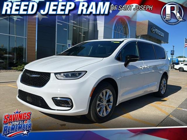2026 Chrysler Pacifica Select AWD's photo
