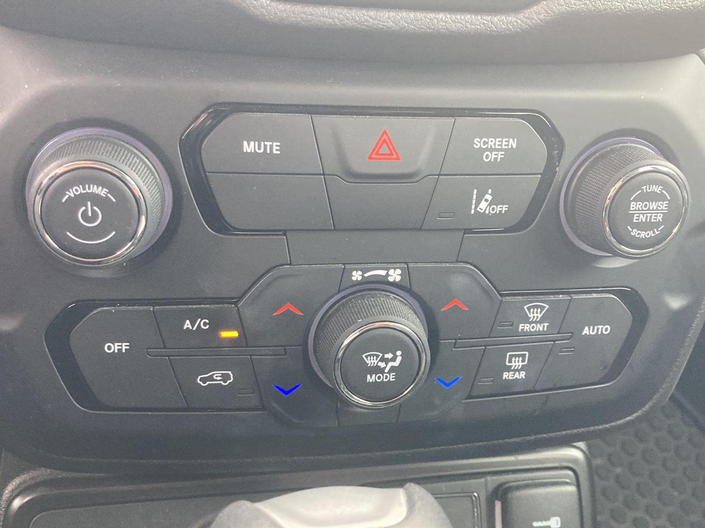 Used 2022 Graphite Gray Jeep Latitude image 19