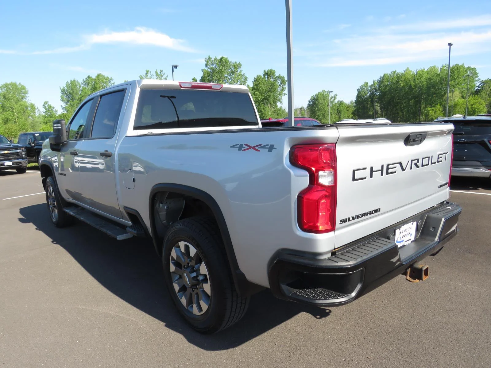 Used 2021 Silver Ice Metallic Chevrolet Custom image 16