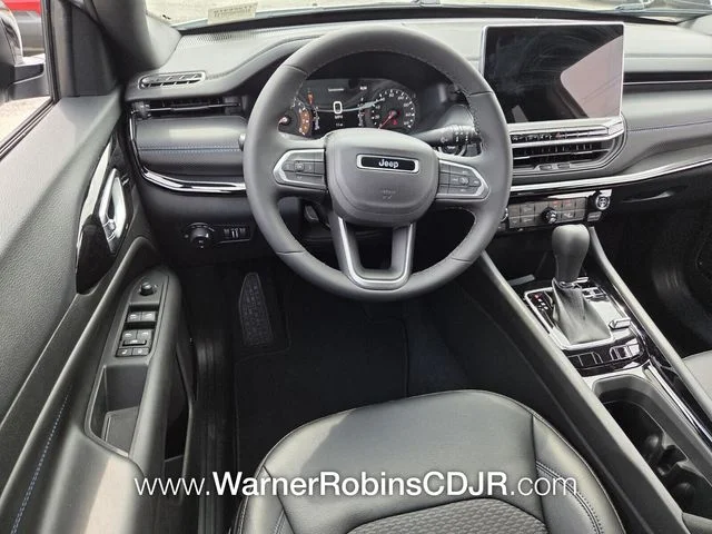 New 2026 Bright White Clear-Coat Exterior Paint Jeep Latitude image 7