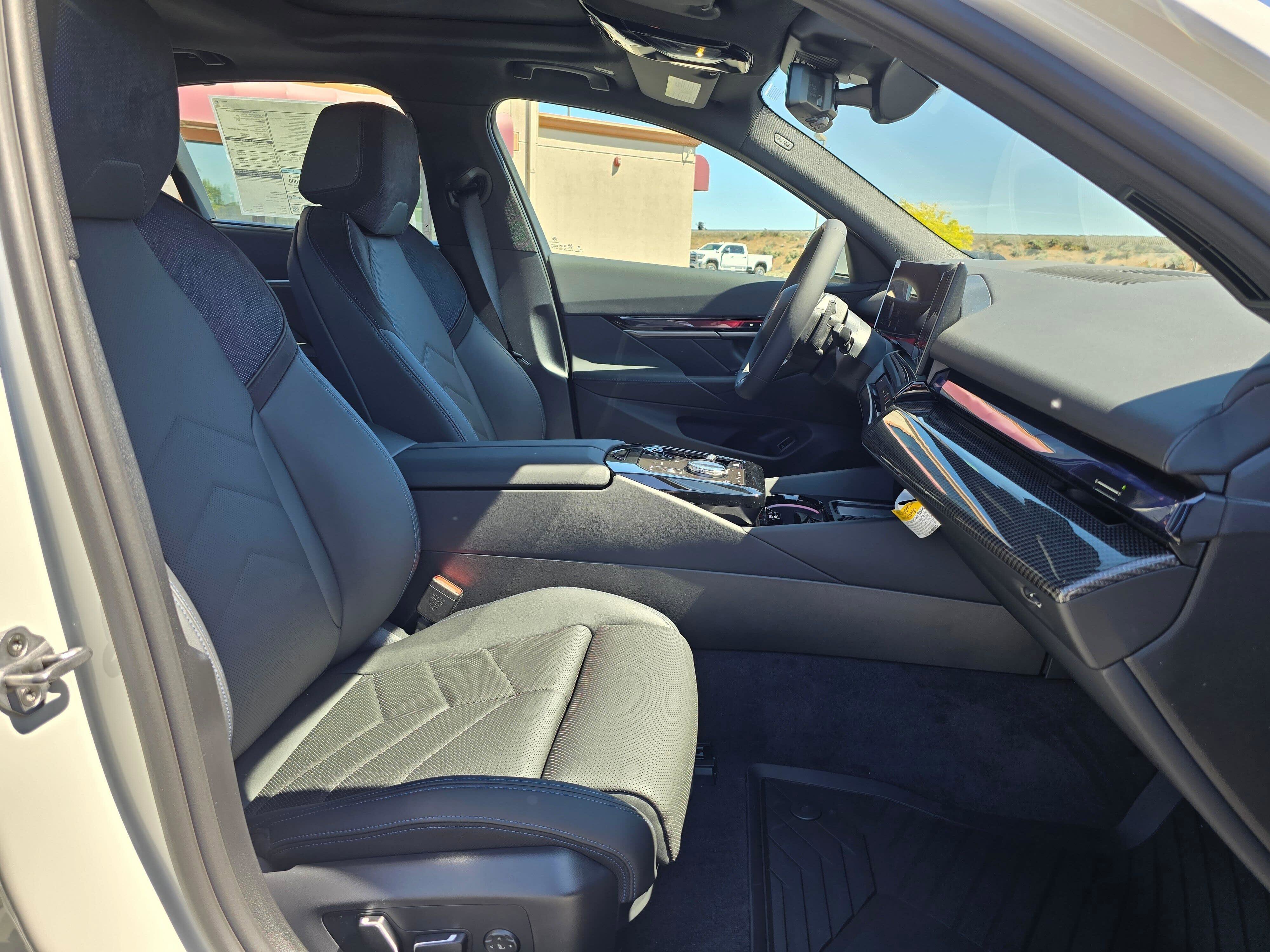 New 2027 Alpine White BMW 530i xDrive image 15