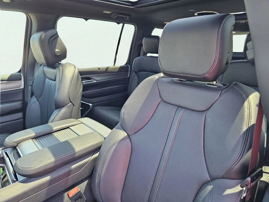 New 2026 High Gloss Black Exterior Paint Jeep Limited Reserve image 18