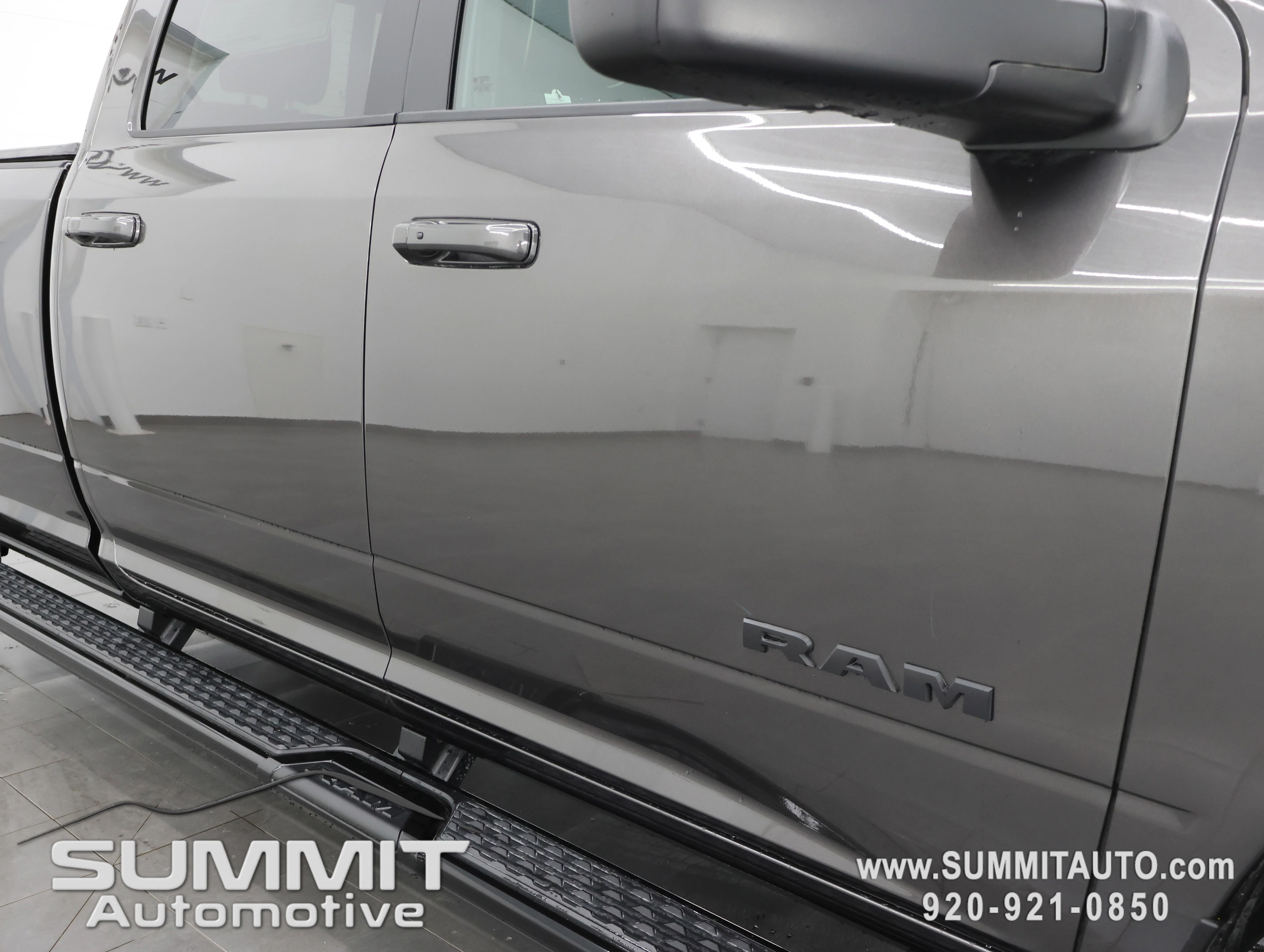 New 2026 Granite Crystal Metallic Clear-Coat Exterior Paint RAM Laramie image 23
