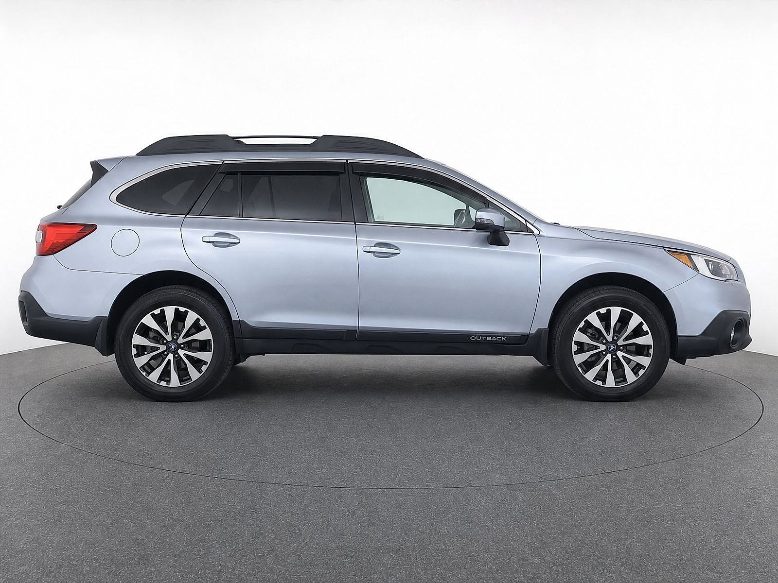 Used 2017 Ice Silver Metallic Subaru Limited image 8