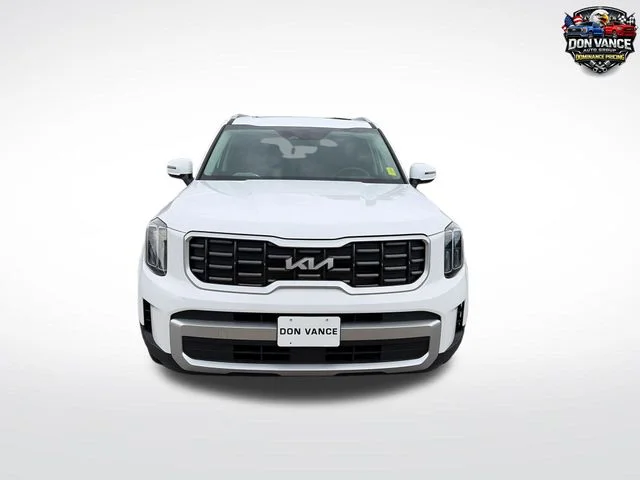 Used 2025 White Kia S image 8