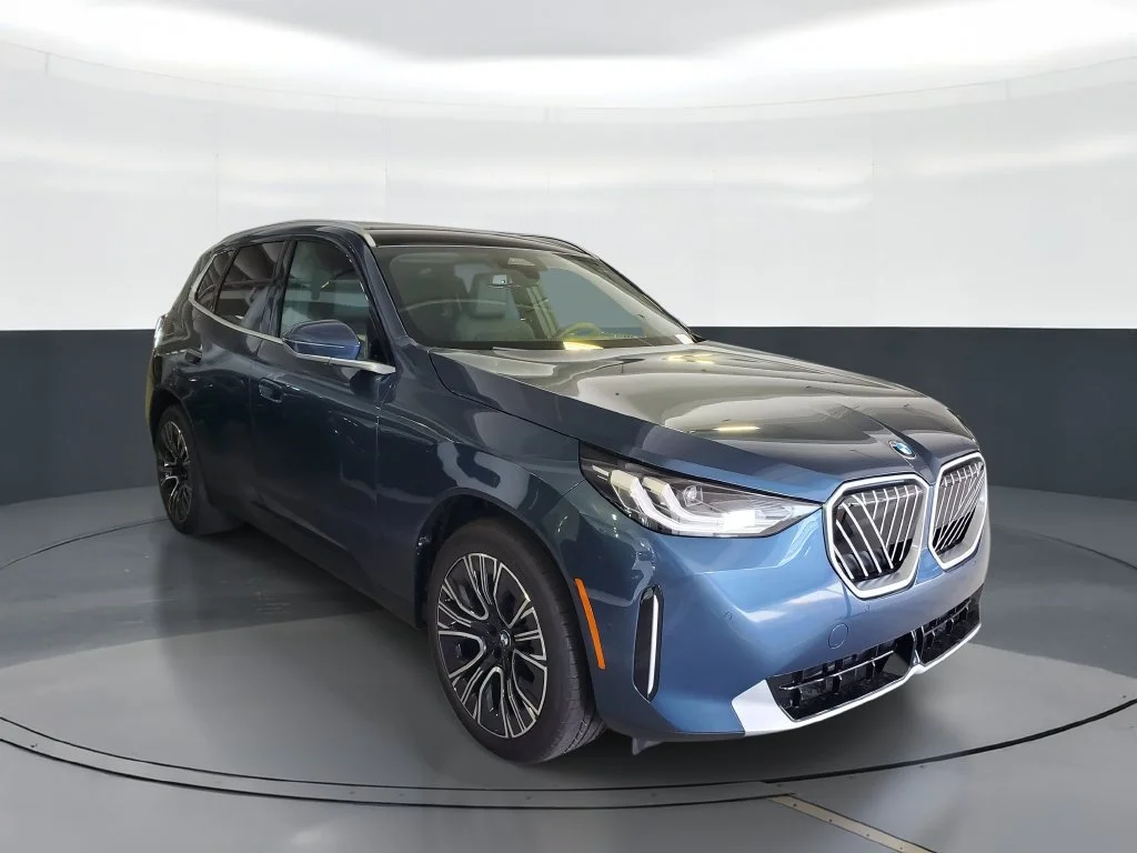 New 2026 Arctic Race Blue metallic BMW 30 xDrive image 2