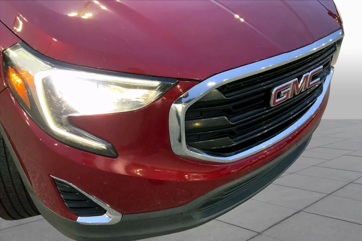 Used 2019 Red Quartz Tintcoat GMC SLE image 28