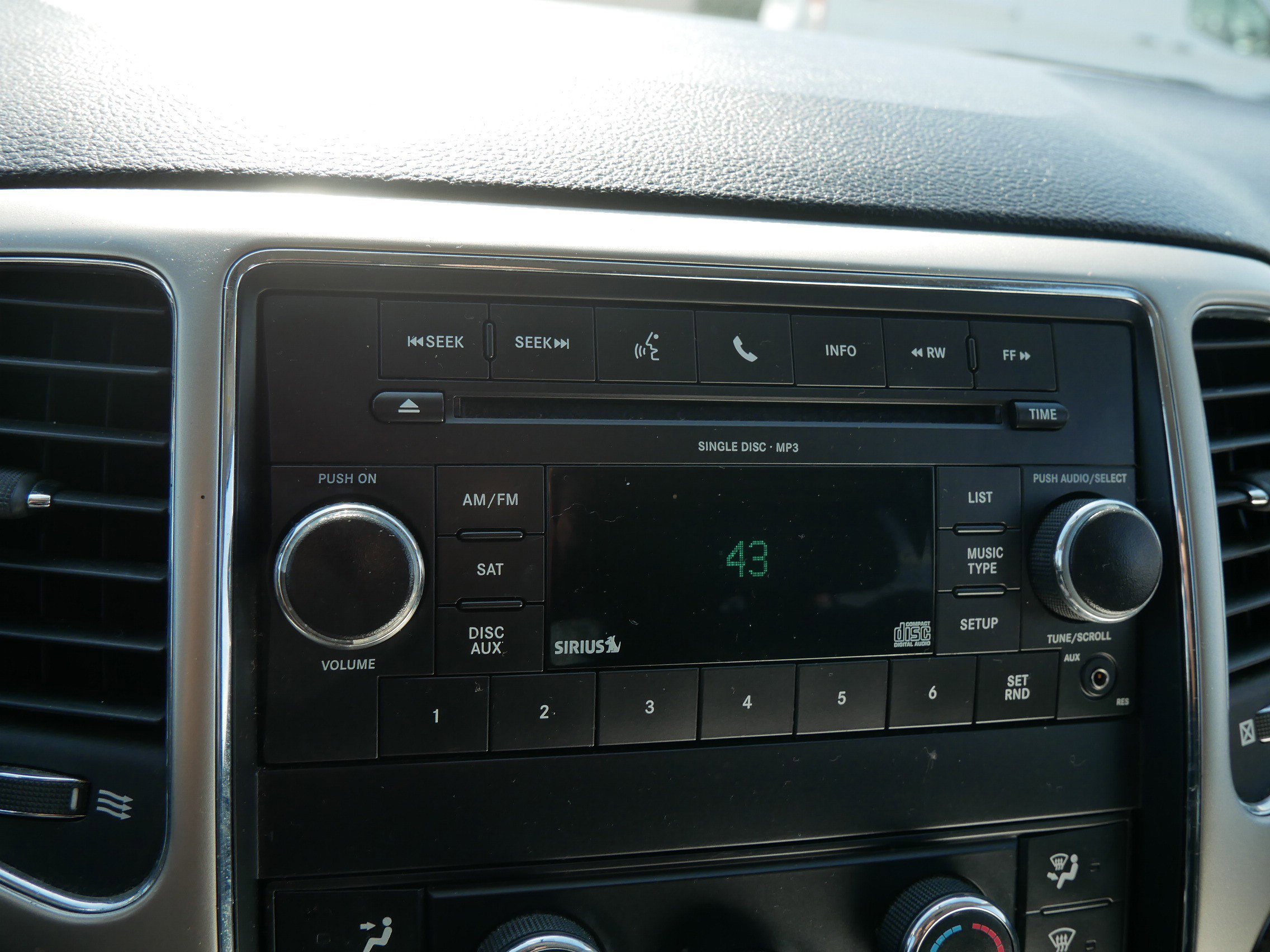 2011 Jeep Grand Cherokee Laredo - Photo 22