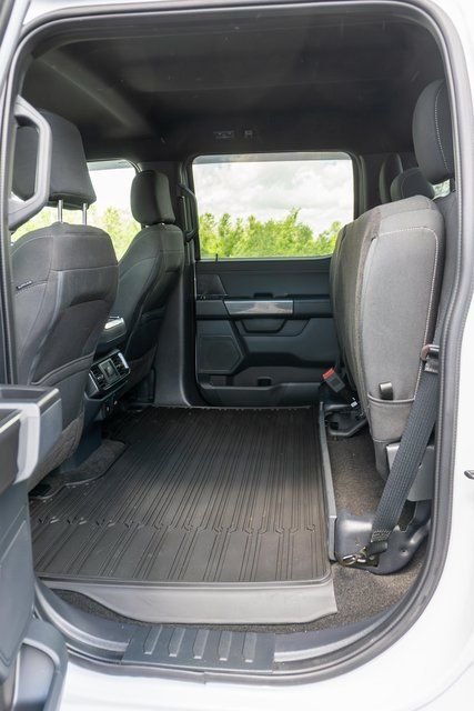 Used 2022 White Metallic Ford XLT image 8