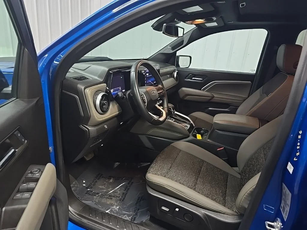 Used 2024 Blue Chevrolet ZR2 image 30