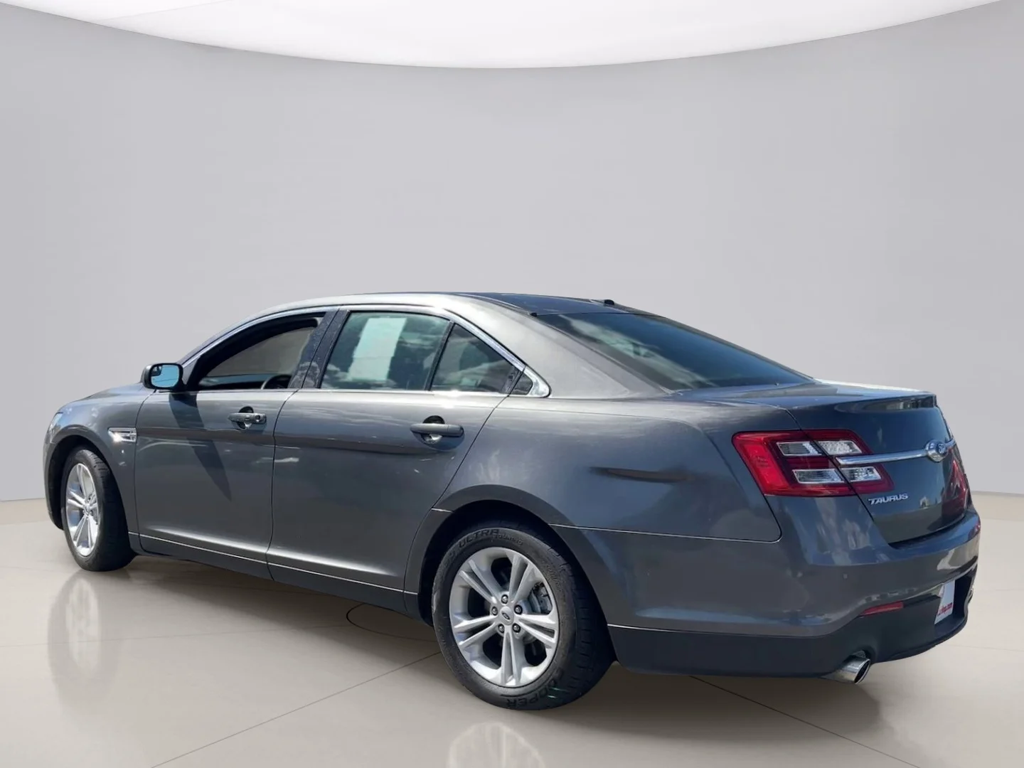 Used 2015 Gray Ford SEL image 3