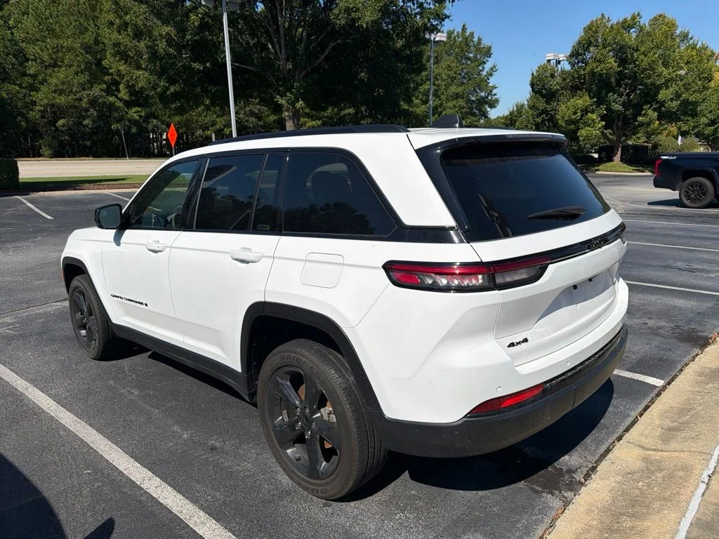 Used 2024 White Jeep Altitude X image 5