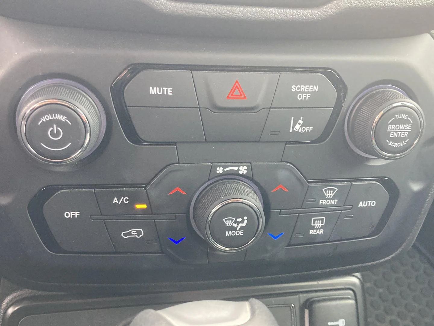 Used 2022 Gy Jeep Latitude image 19