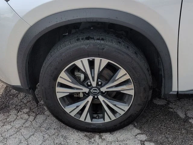 Used 2023 Silver Nissan SV image 33
