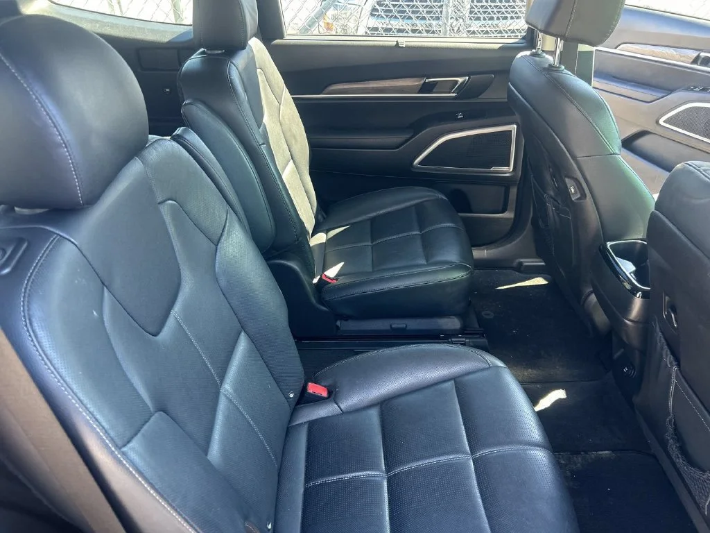 Used 2022 Black Kia EX image 23