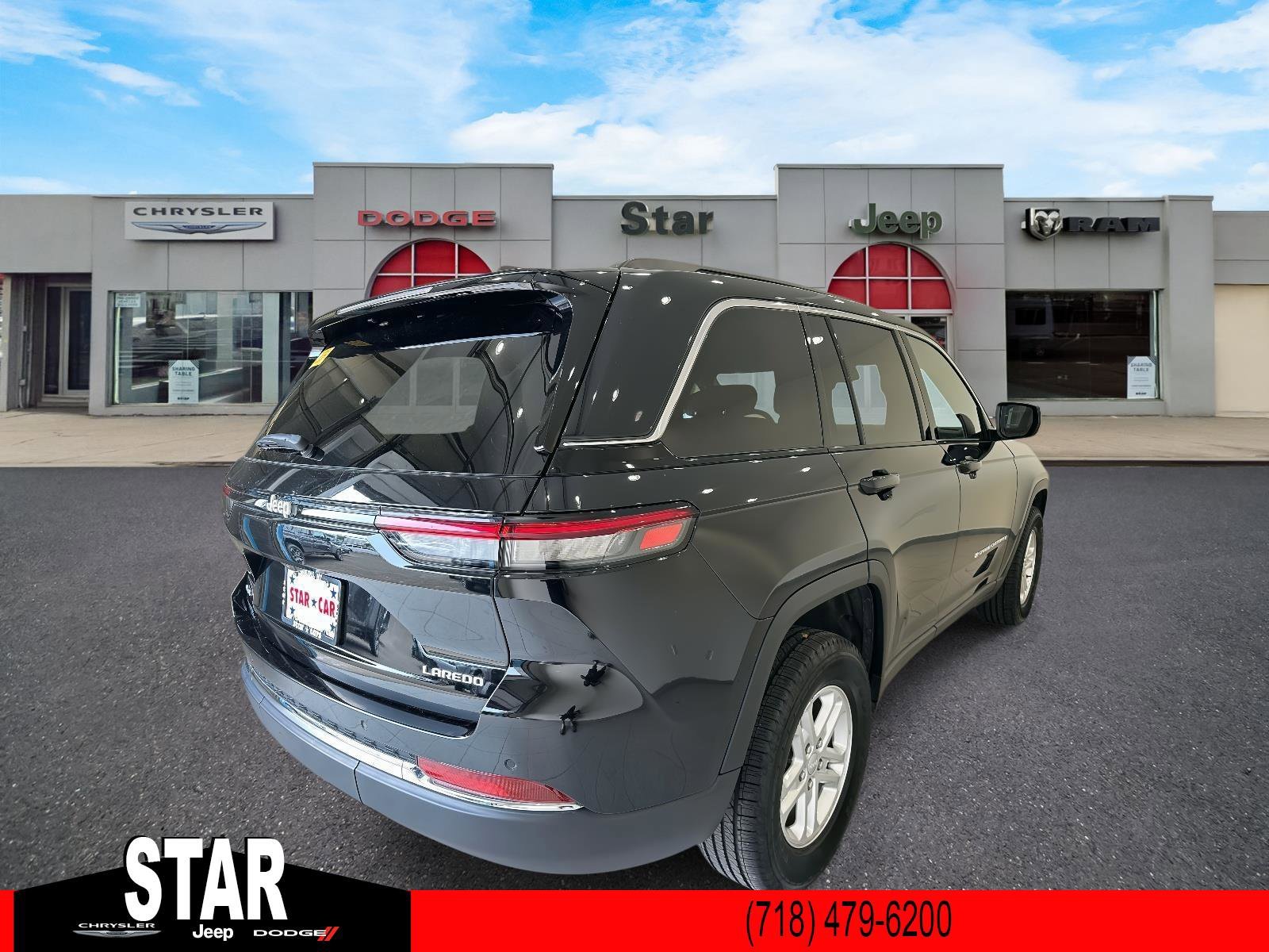 Used 2024 Diamond Black Crystal Pearlcoat Jeep Altitude image 3