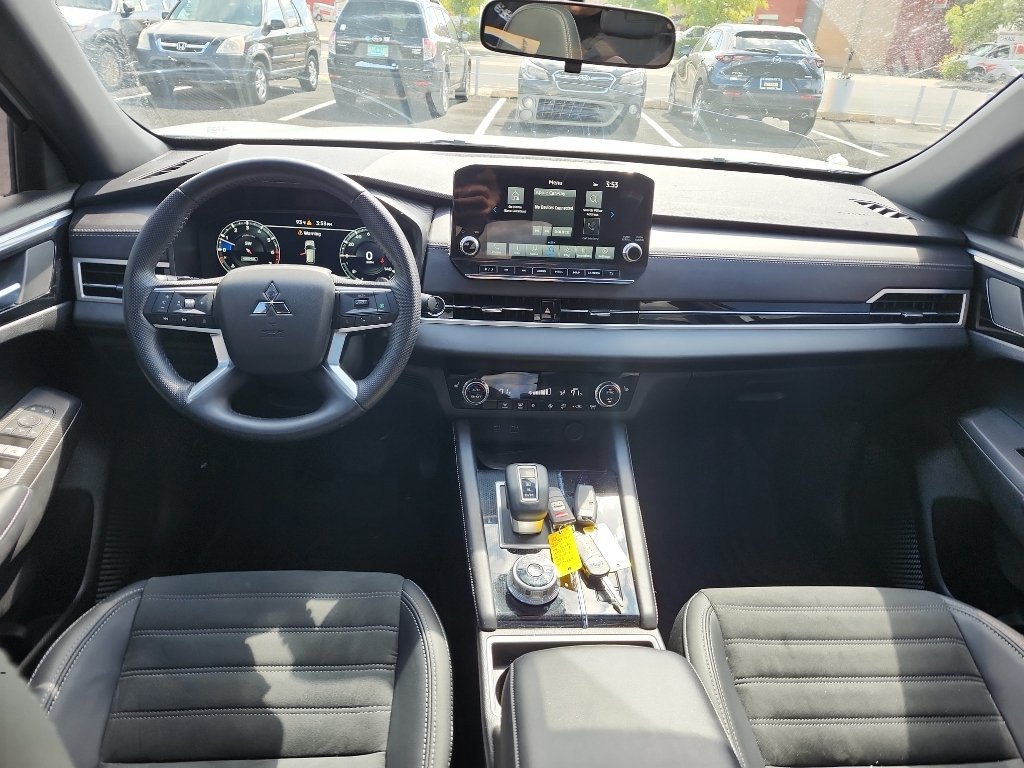 Used 2024 White Diamond Mitsubishi SE Black Edition w/Pano Roof image 16