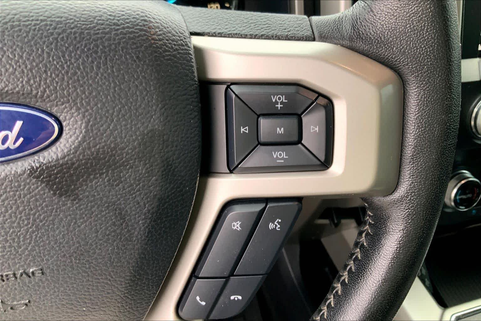 Used 2019 Agate Black Metallic Ford LARIAT image 23