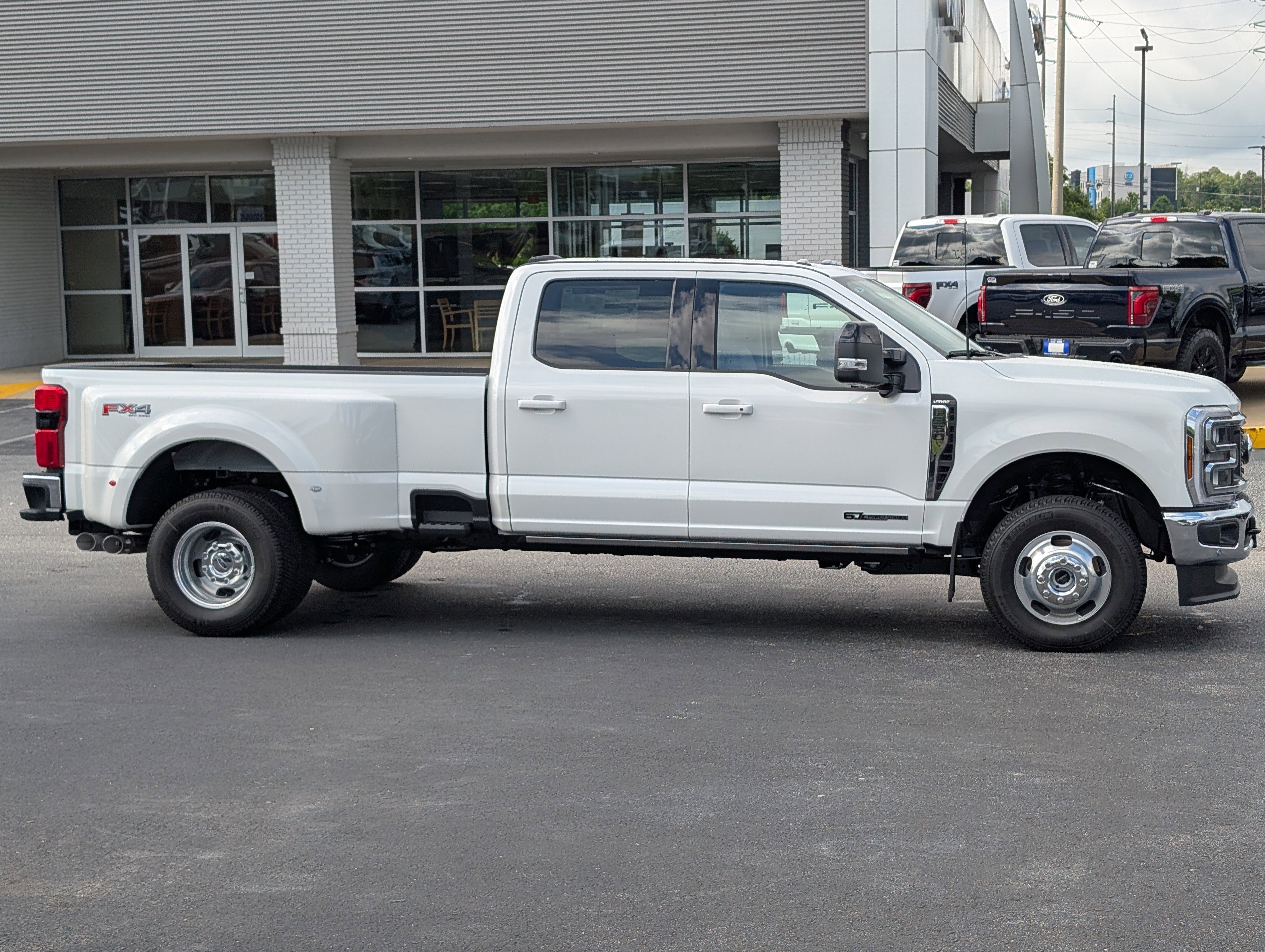 New 2026 Star White Metallic Tri-Coat FORD F-350® Lariat® image 8