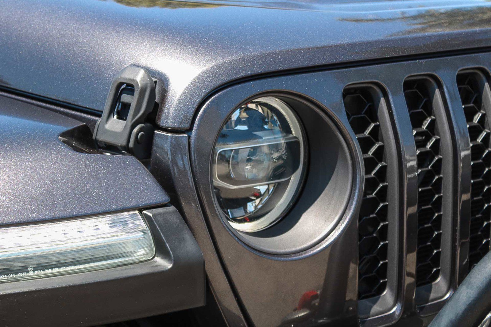 Used 2021 Granite Crystal Metallic Clearcoat Jeep Unlimited Rubicon image 8