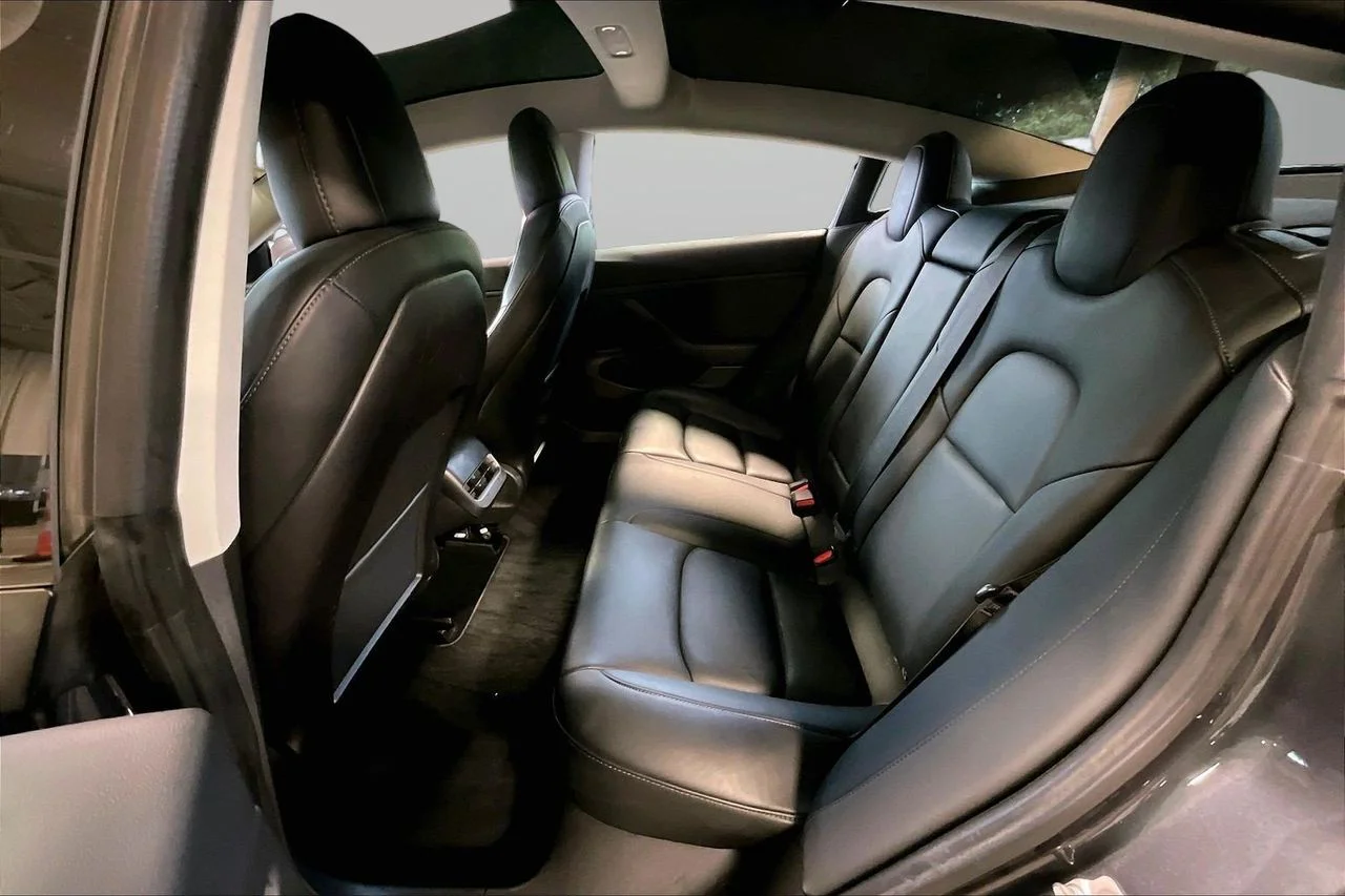 Used 2019  Tesla Long Range image 23