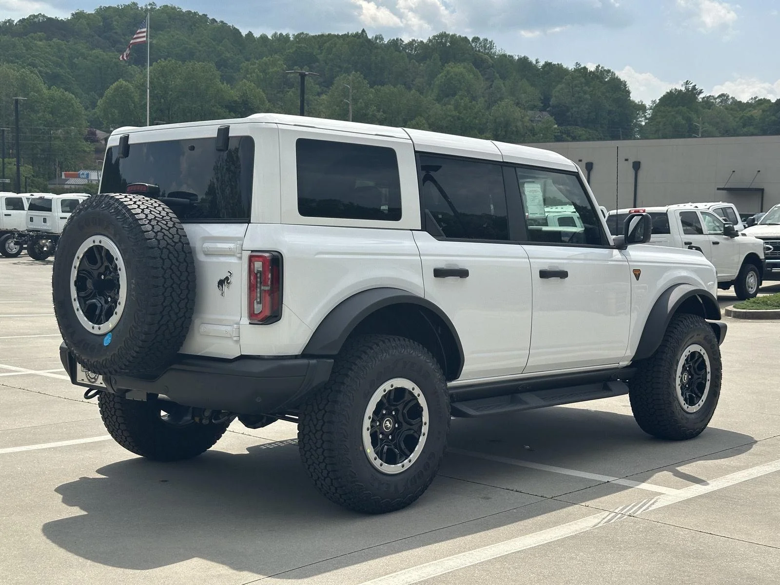 New 2026 Oxford White Ford Badlands® image 7