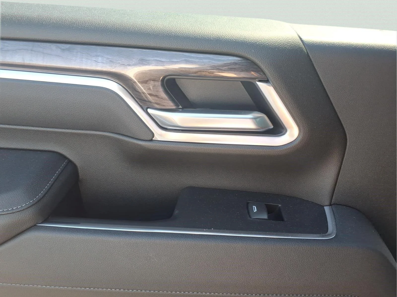 Used 2026 Summit White Chevrolet LTZ image 13