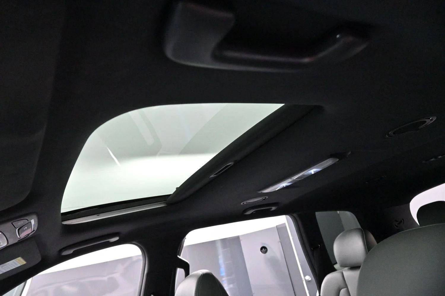 Used 2023 Glacial White Pearl Kia EX X-Line image 34