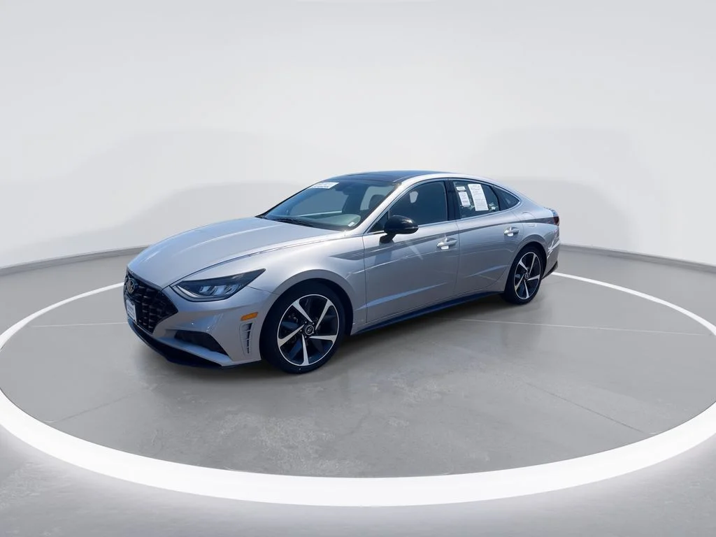 Used 2023 Silver Hyundai SEL Plus image 4