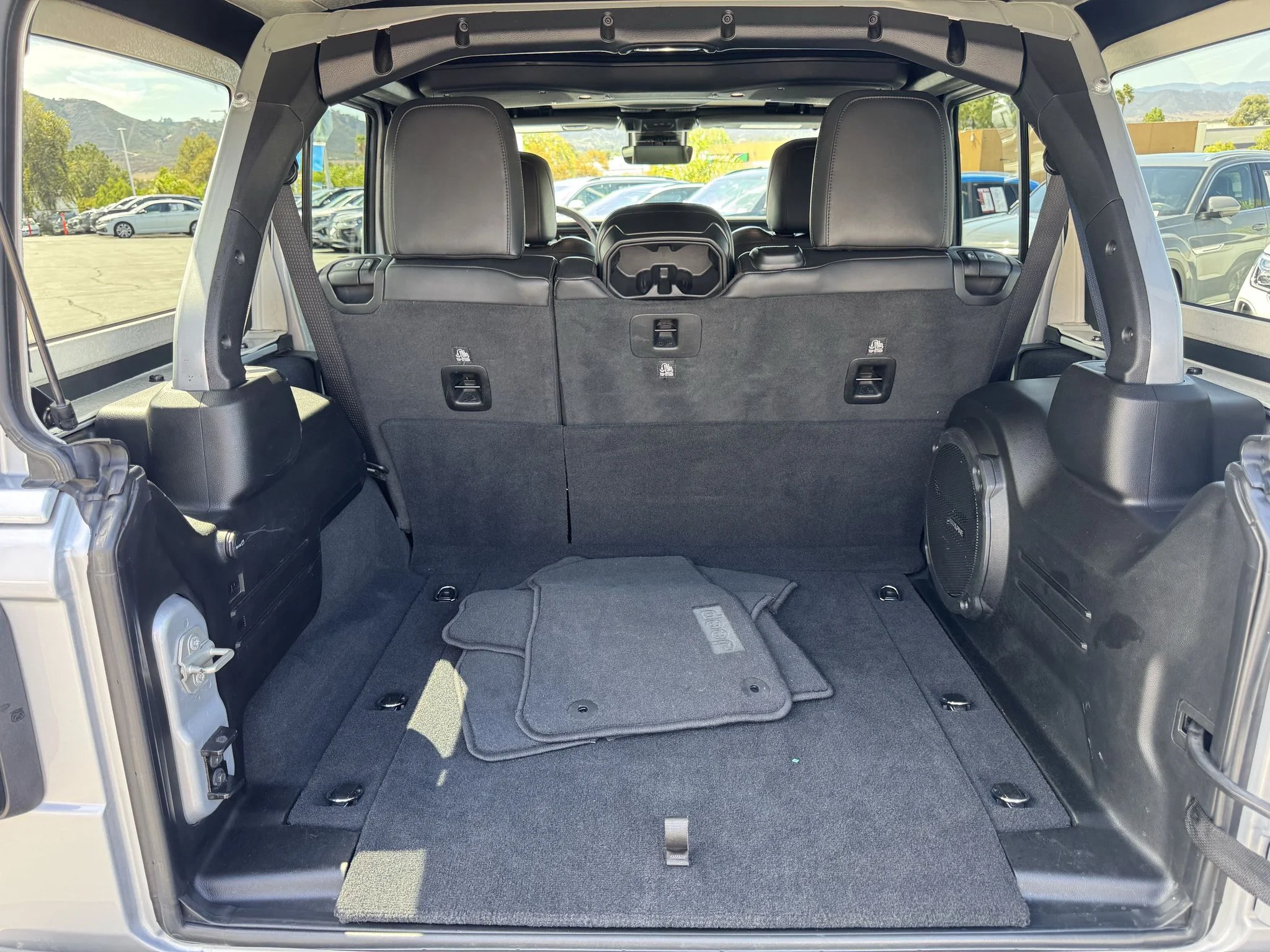 Used 2024 Silver Zynith Clearcoat Jeep Rubicon X image 33