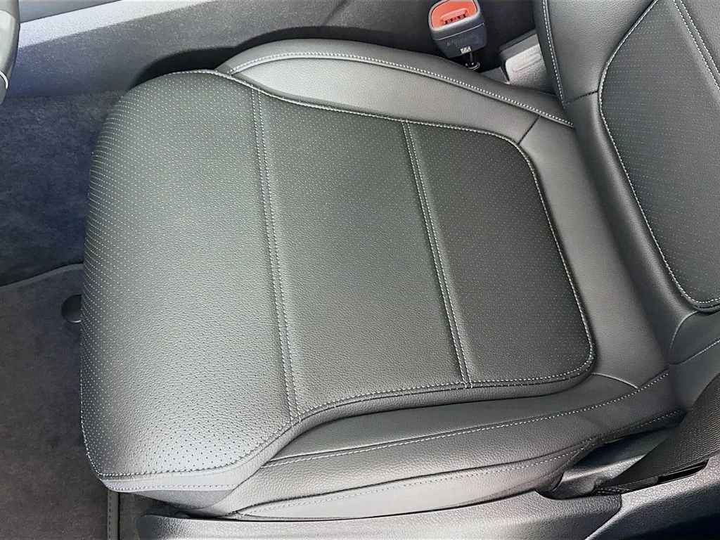 Certified Used 2026 Black Mercedes-Benz GLC 300 image 18