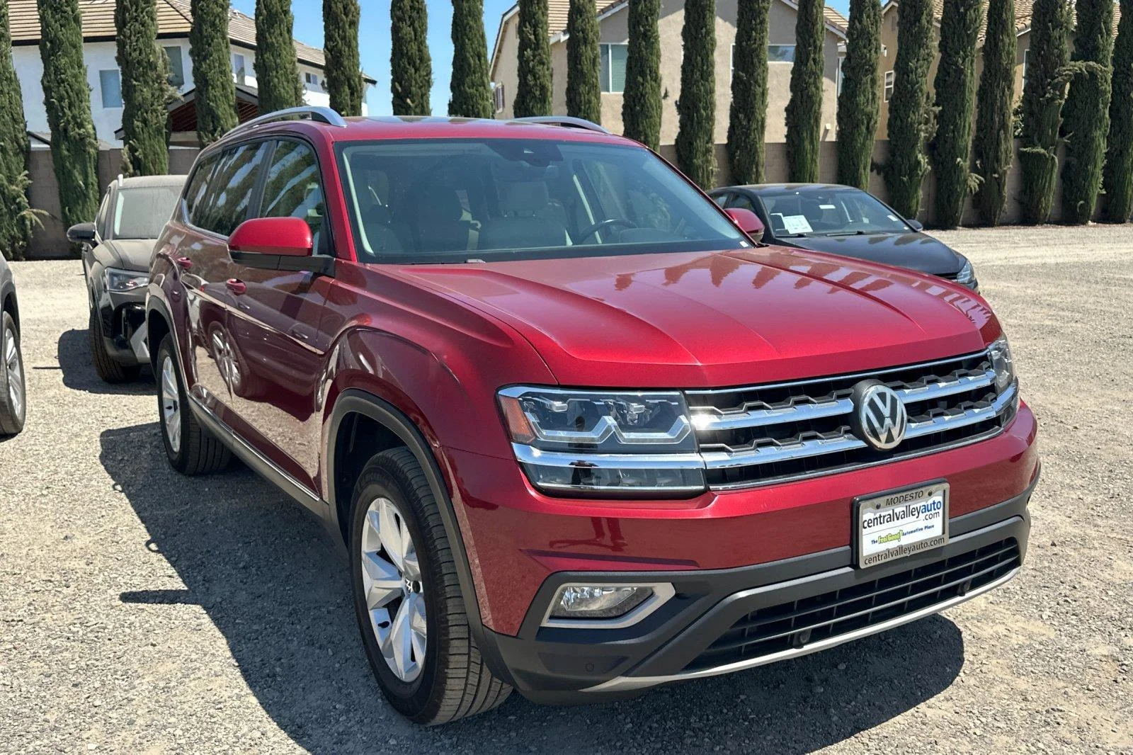 Used 2018 Fortana Red Metallic Volkswagen 3.6L V6 SEL image 2