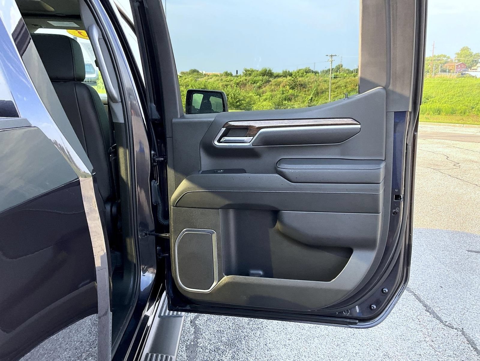 Certified Used 2023 Titanium Rush Metallic GMC Elevation image 19