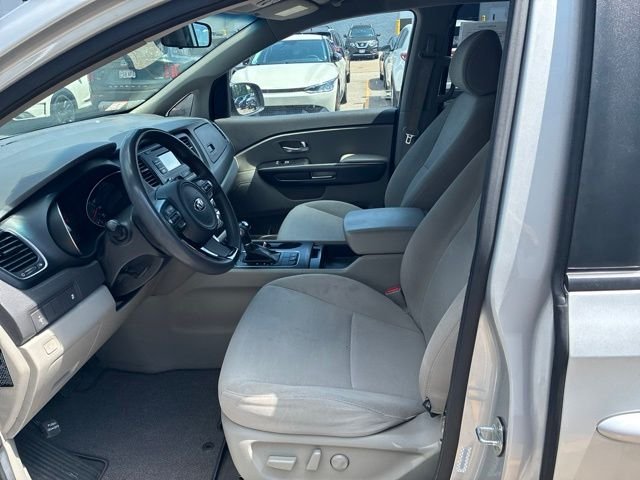 Used 2015 Silver Kia LX image 11