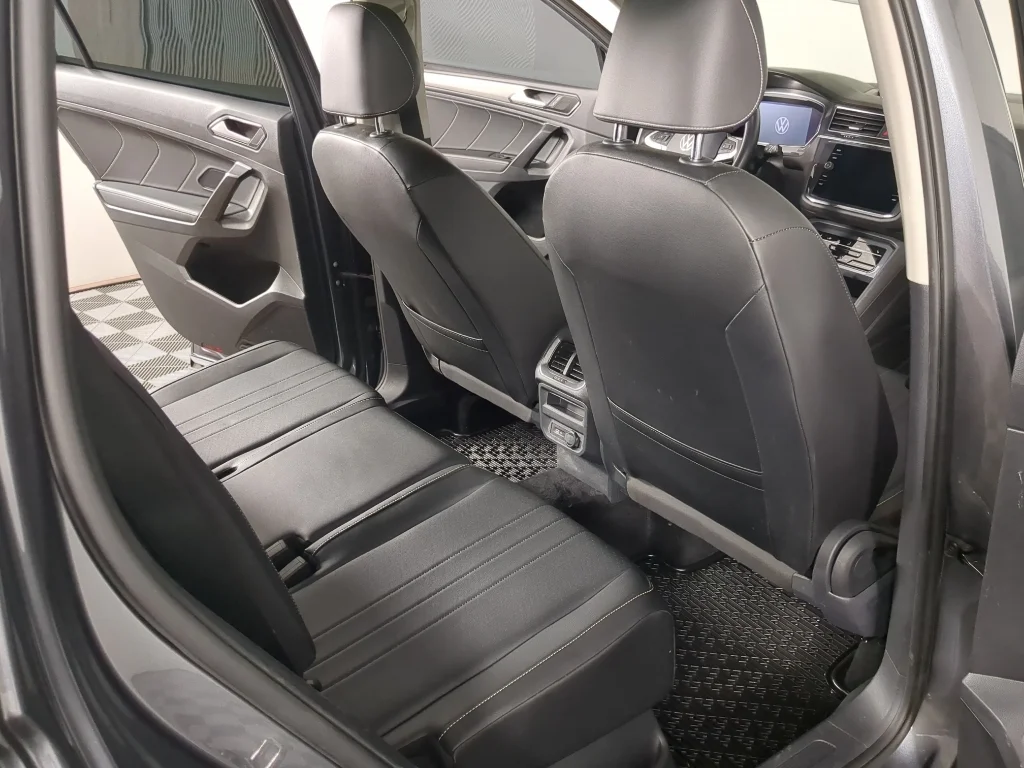 Used 2022 Platinum Gray Metallic Volkswagen SE image 20
