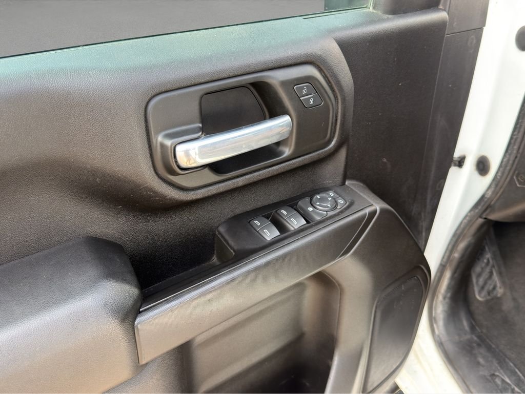 Used 2022 White Chevrolet Custom image 12