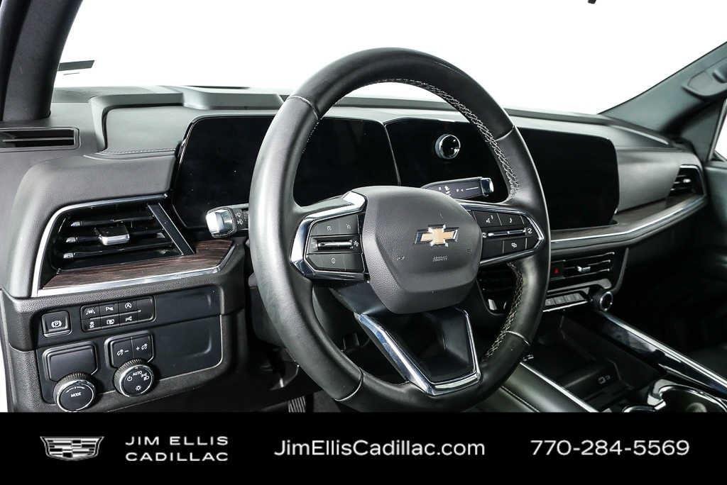 Used 2025 Summit White Chevrolet LT image 4