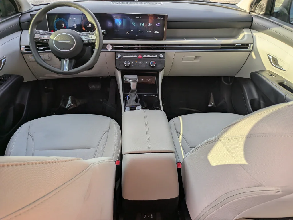 Used 2025 Silver Hyundai SE image 10