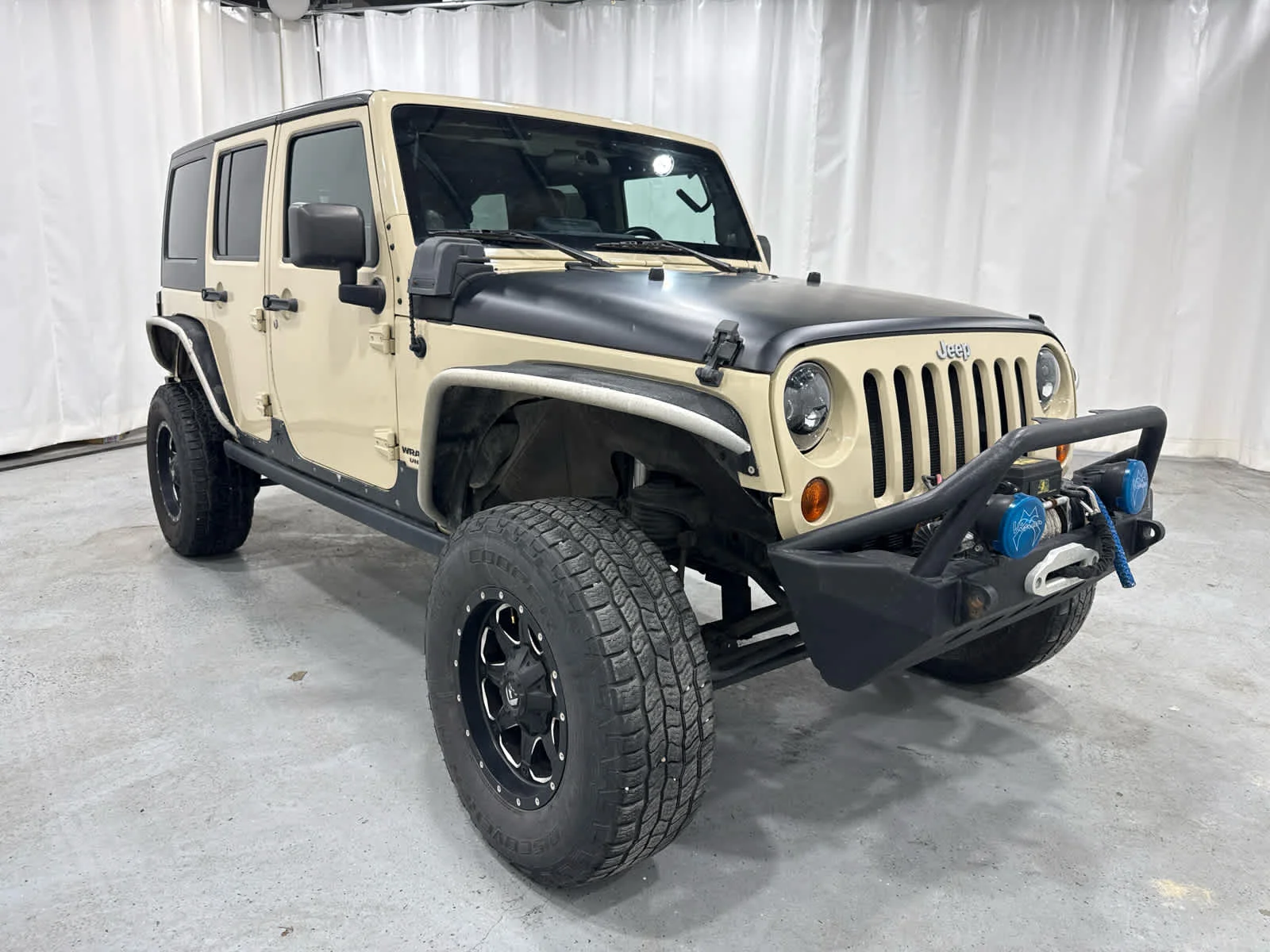 Used 2012 Tan Jeep Rubicon image 7