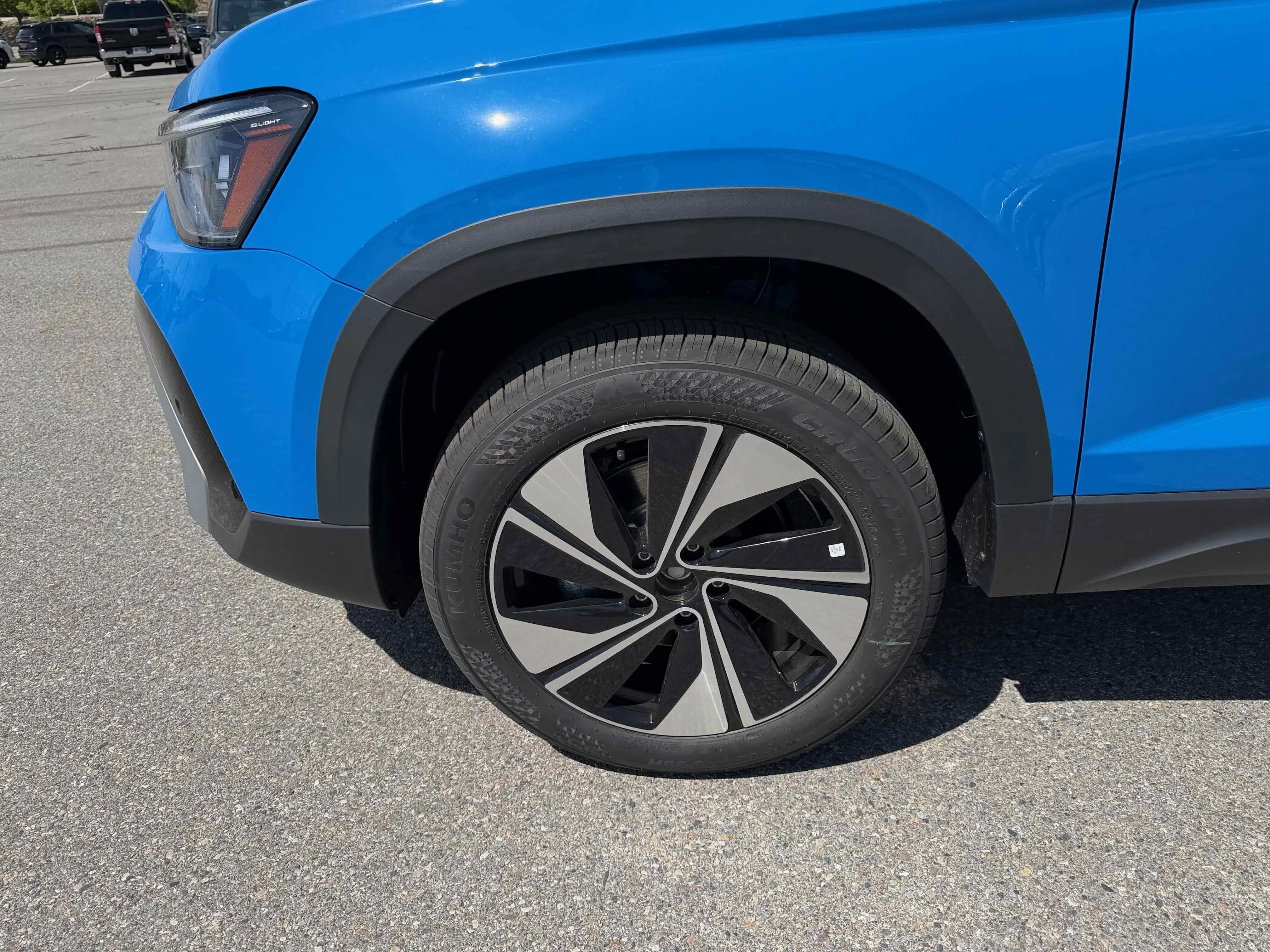 New 2026 Blue Volkswagen SE image 13