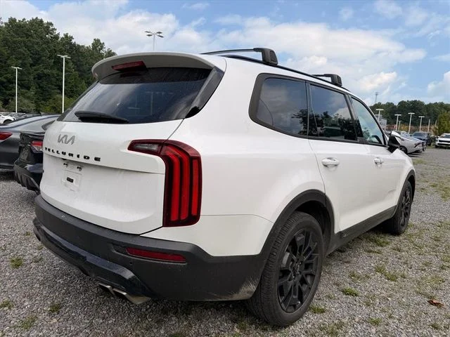 Used 2022 White Kia EX image 15