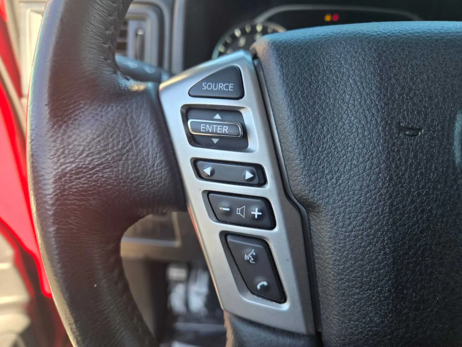 Used 2023  Nissan SV image 28