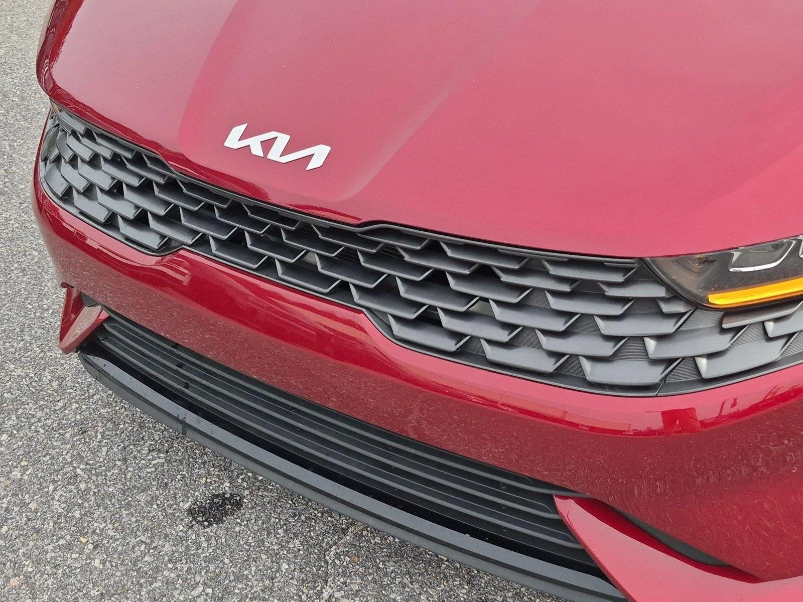 Used 2022 Passion Red Kia LXS image 13