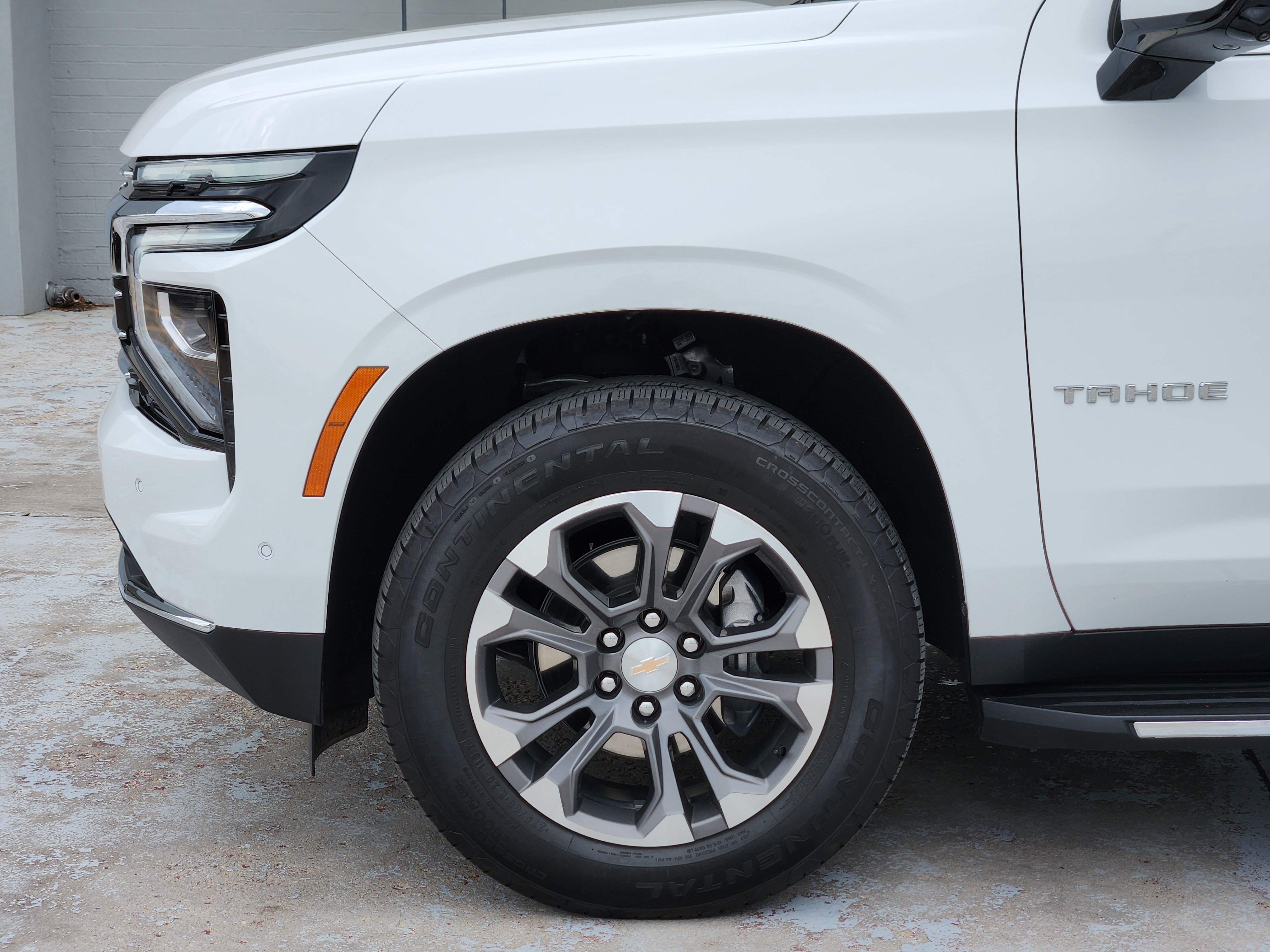 Used 2025 Summit White Chevrolet LT image 9