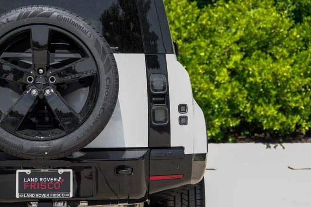 New 2026 White Land Rover X-Dynamic SE image 57