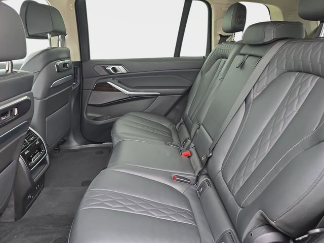 Used 2025 Green BMW xDrive40i image 18