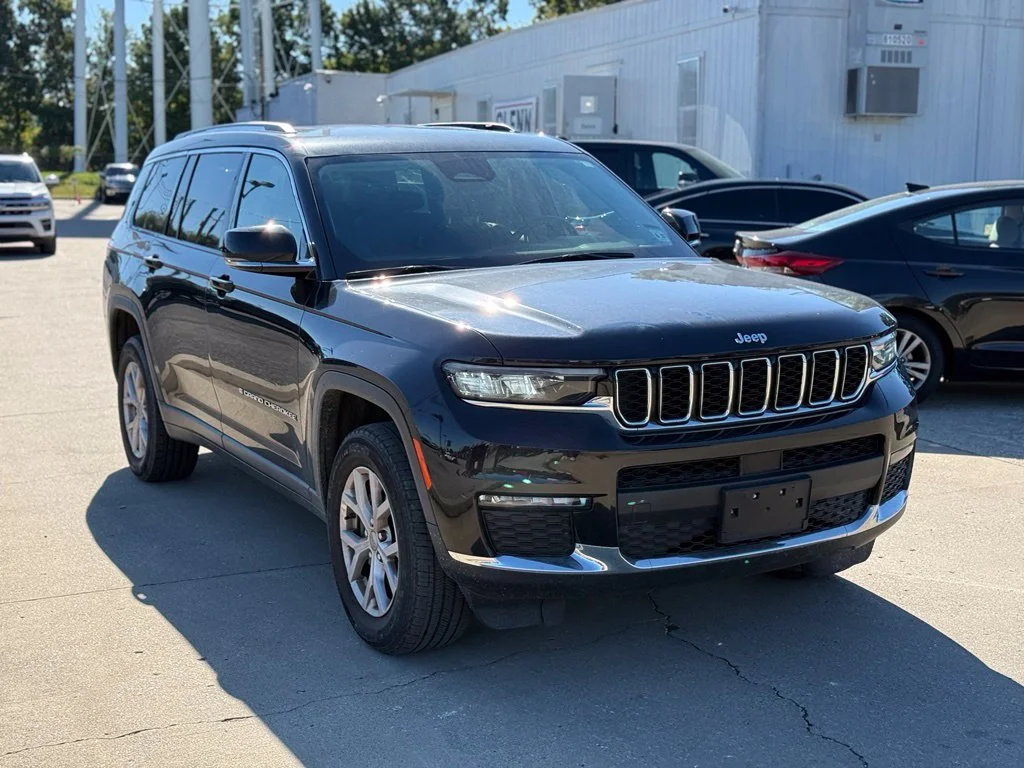 Used 2022 Black Jeep Limited image 4
