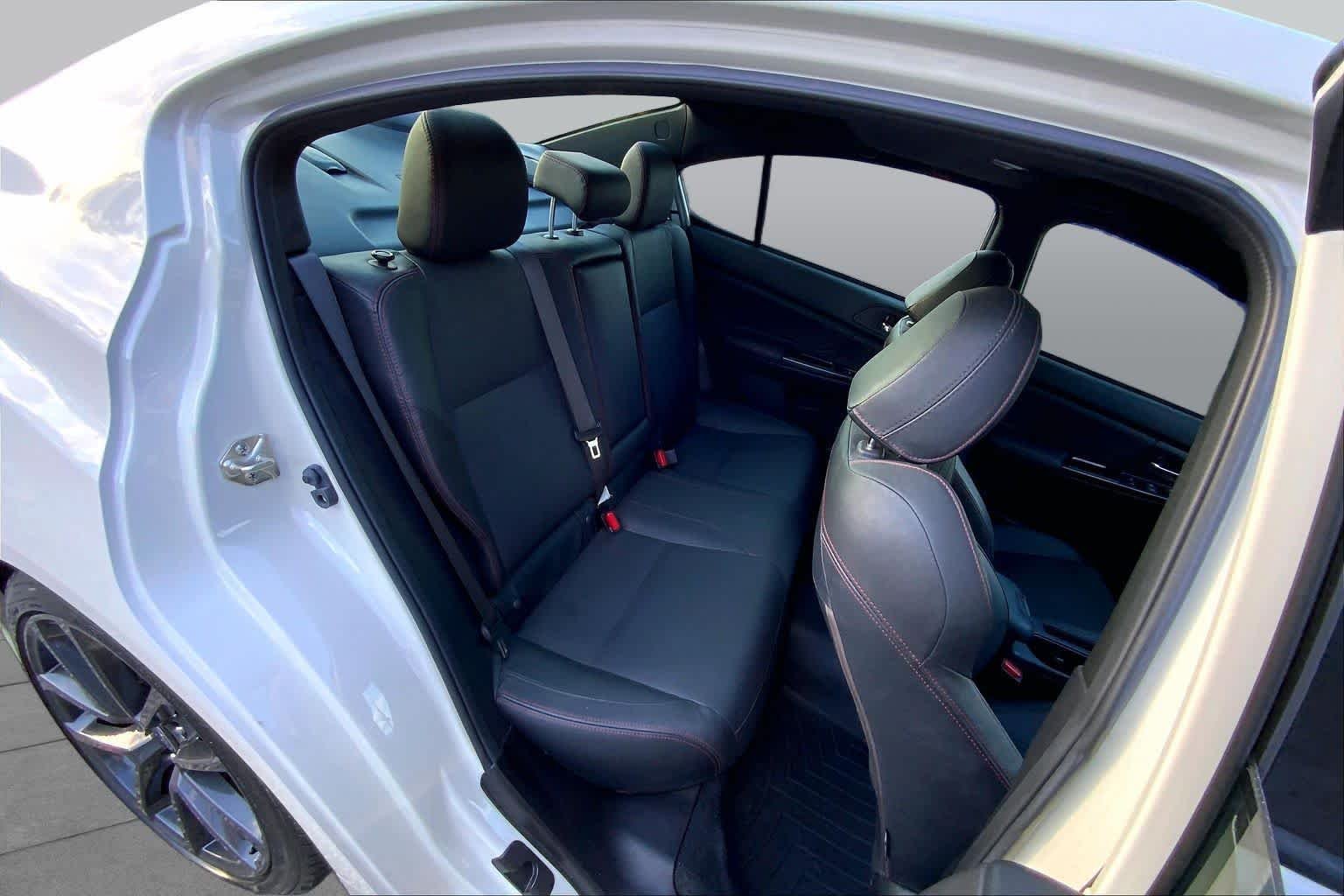 Used 2018 Crystal White Pearl Subaru Limited image 17