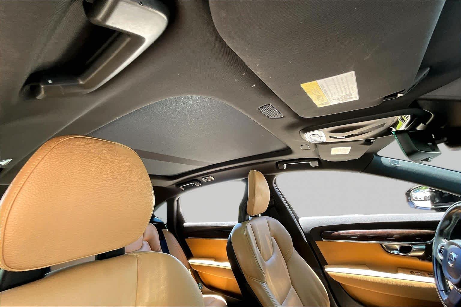 Used 2018 Onyx Black Metallic Volvo Momentum image 13