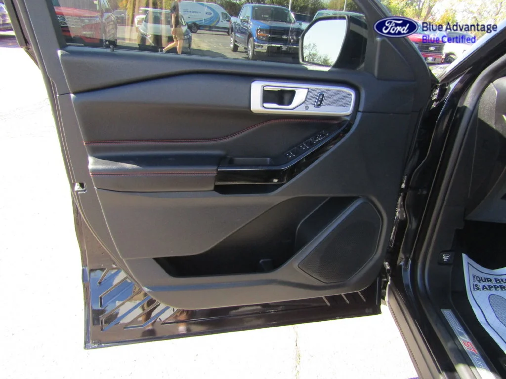 Certified Used 2022 Agate Black Metallic Ford ST-Line image 17